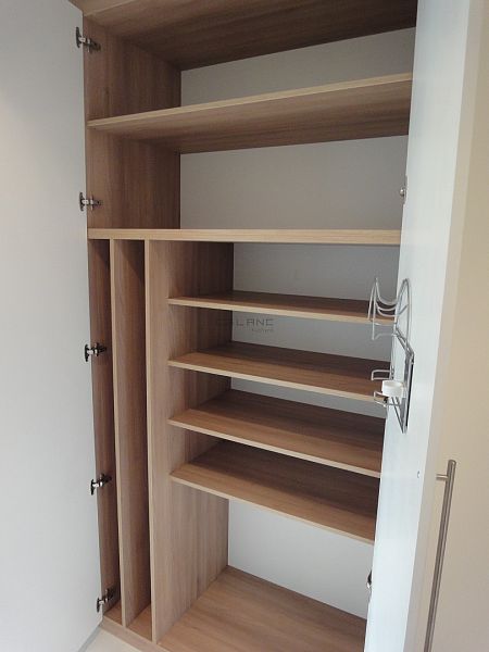 Realizace vestavěných skříní a šaten