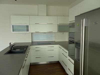Glanc Kuchyně Bílo-šedá varianta